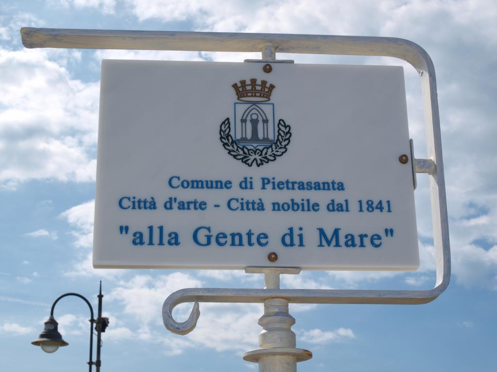 Il Pontile Holidays Apartment Marina di Pietrasanta Pokoj fotografie