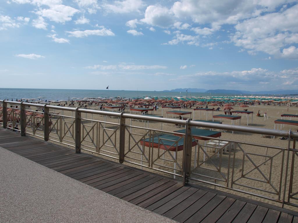 Il Pontile Holidays Apartment Marina di Pietrasanta Pokoj fotografie