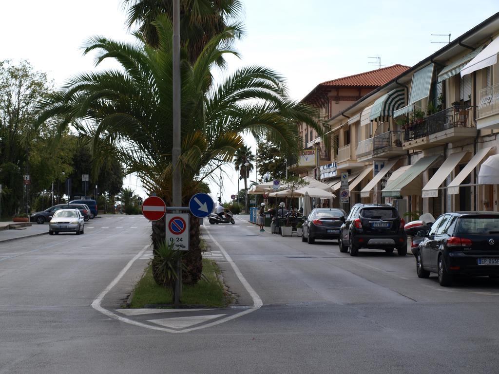 Il Pontile Holidays Apartment Marina di Pietrasanta Pokoj fotografie