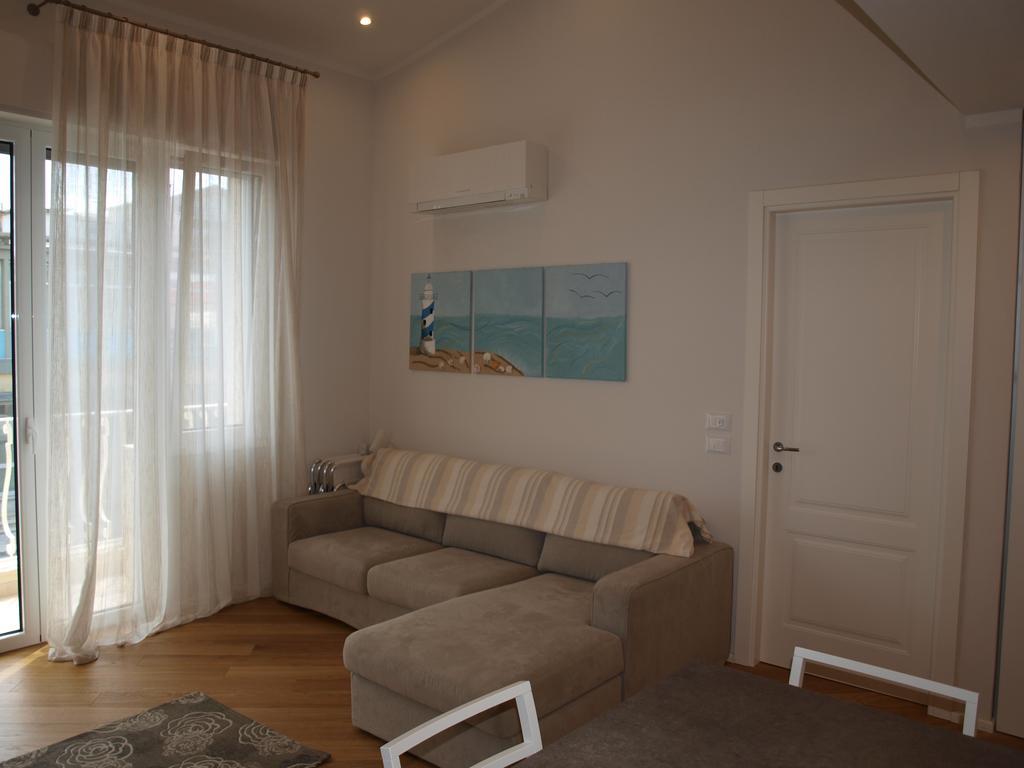 Il Pontile Holidays Apartment Marina di Pietrasanta Pokoj fotografie